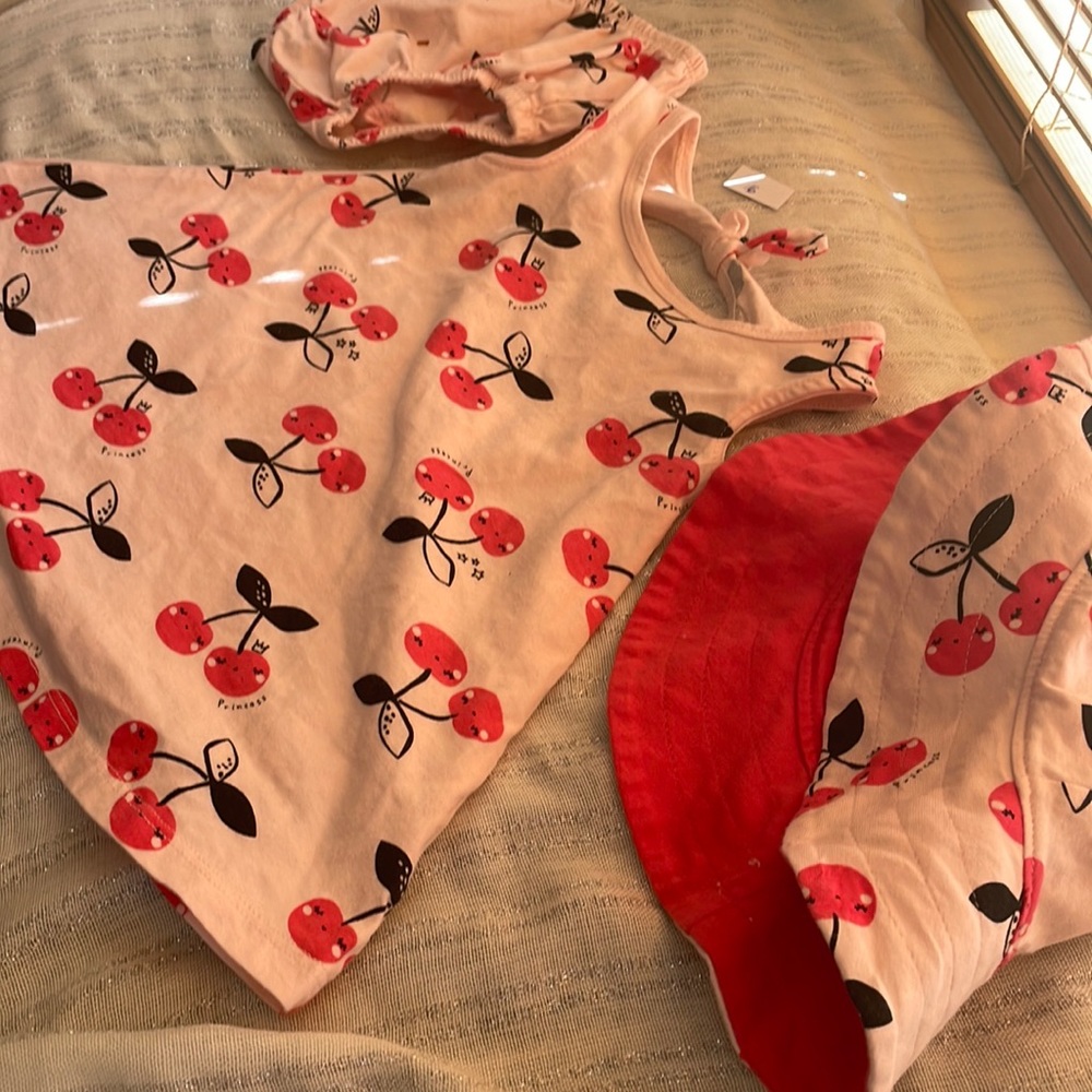 Gerber 3 please set dress hat & matching bottoms size 3-6 months